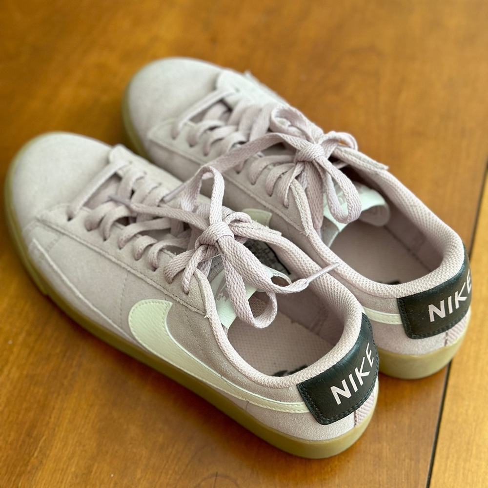 Women’s Nike Blazer Suede low top sneakers (jcrew) size 7- EUC!
